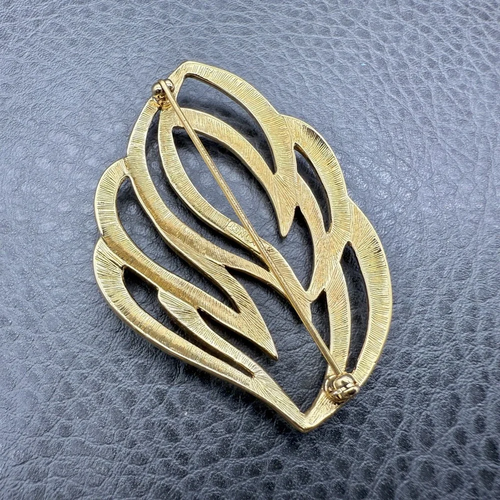 Vintage Monet Brooch Gold Tone Leaf Pin Openwork Abstract Costume Jewelry 2.5